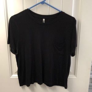 Black cropped tee